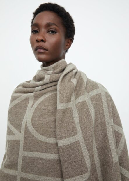 Monogram wool cashmere scarf tobacco – Totême